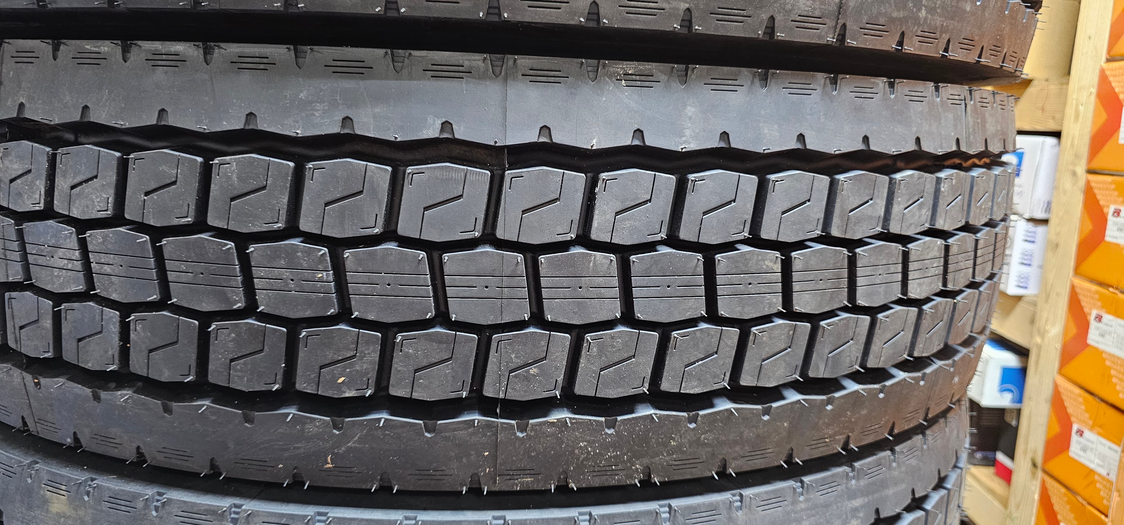 Drive Tire 11R22.5